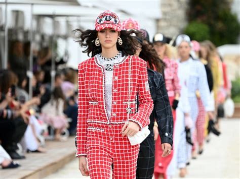 chanel cruise 2025 dresses.